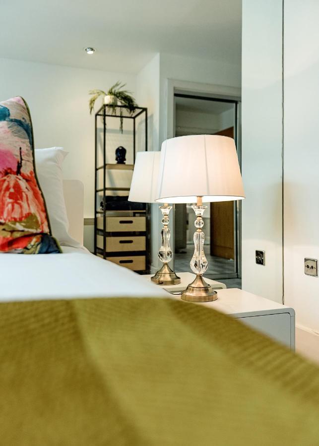 Riverside 2-Bedroom Apartments Londres Exterior foto